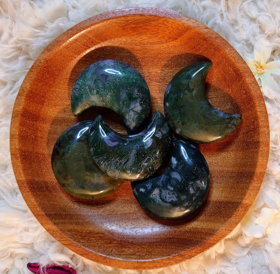 Moss Agate Crescent Moons/ Crystal Moon Carving/ for Lunar Energy & Magic/ Crystal Healing/ Meditation/ Reiki/ Energy Work