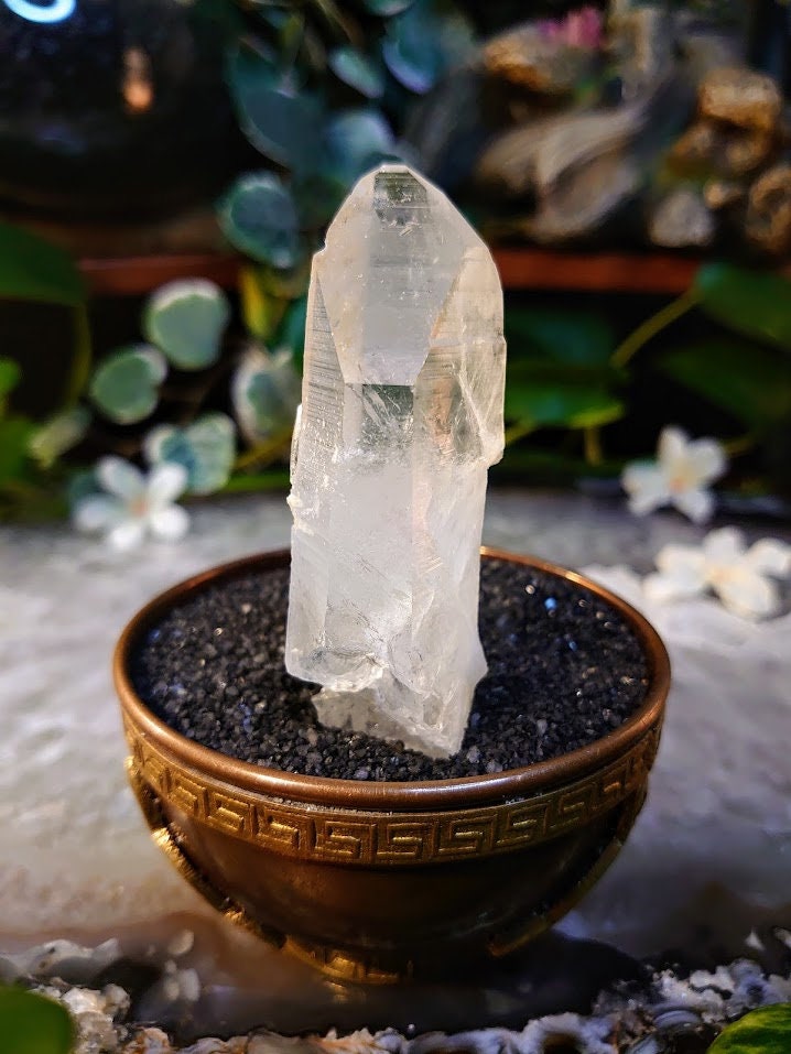 Colombian Quartz Point with Fairy Dusting / Natural Clear Quartz / 52.9g / for Crystal Healing/ Crystal Grids/ Meditation