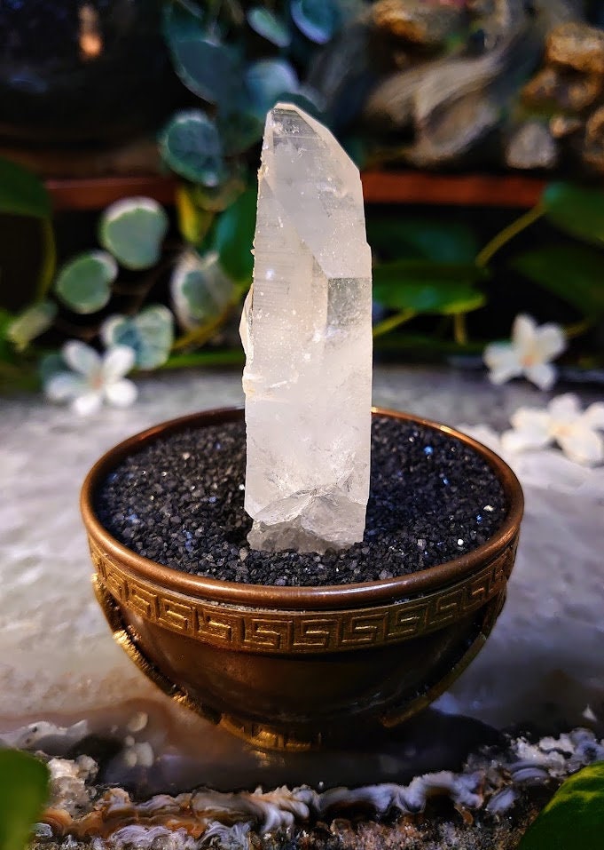 Colombian Quartz Point with Fairy Dusting / Natural Clear Quartz / 52.9g / for Crystal Healing/ Crystal Grids/ Meditation