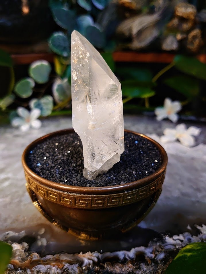 Colombian Quartz Point with Fairy Dusting / Natural Clear Quartz / 52.9g / for Crystal Healing/ Crystal Grids/ Meditation