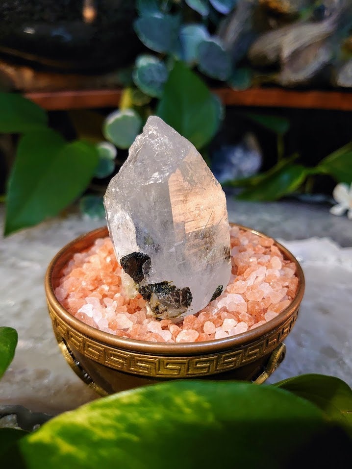 70.7g Quartz Point with Epidote Inclusions from Pakistan for Crystal Healing/ Crystal Grids/ Meditation / Collection