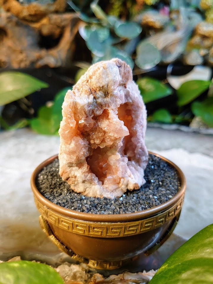 82.6g Natural Pink Amethyst Geode from Argentina for Crystal Healing/ Meditation/ Altar and  Home Decor / Collection