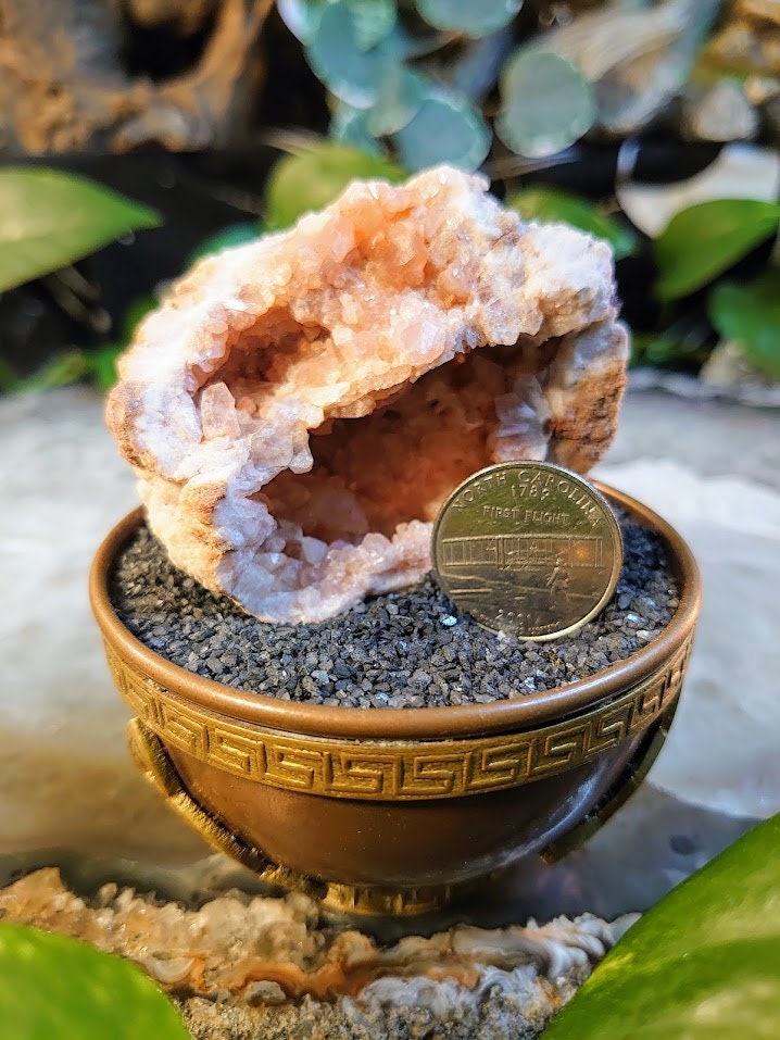 82.6g Natural Pink Amethyst Geode from Argentina for Crystal Healing/ Meditation/ Altar and  Home Decor / Collection