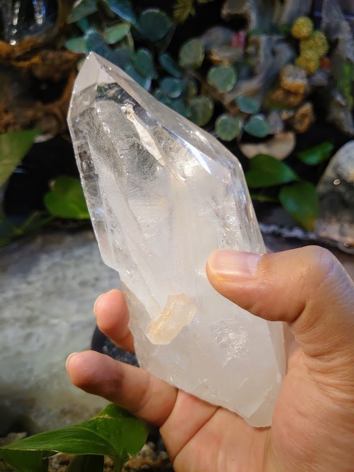 765g Clear Lemurian Quartz Point from Minas Gerais, Brazil for Crystal Healing / Meditation / Altar Decor