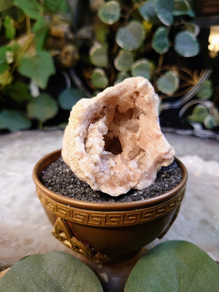 126g Natural Pink Amethyst Geode from Argentina for Crystal Healing/ Meditation/ Altar and  Home Decor / Collection