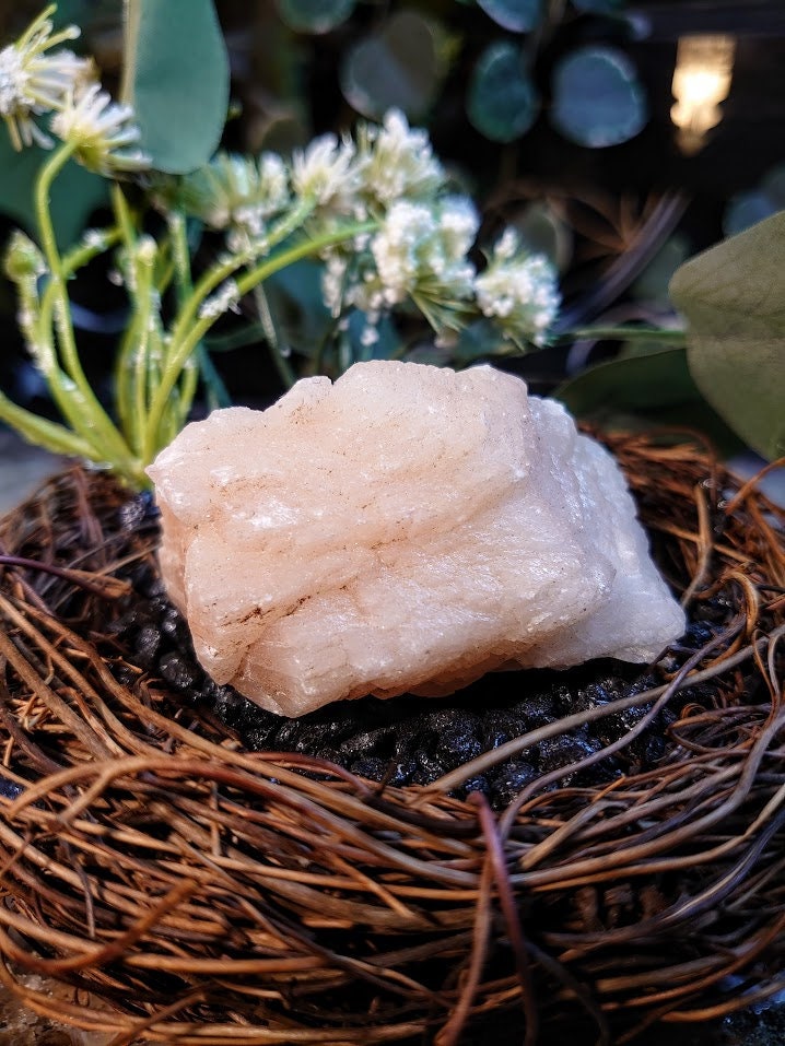 105g Stilbite Crystal from Maharashtra, India / Zeolite / for Home & Altar Decoration / Reiki / Energy Work