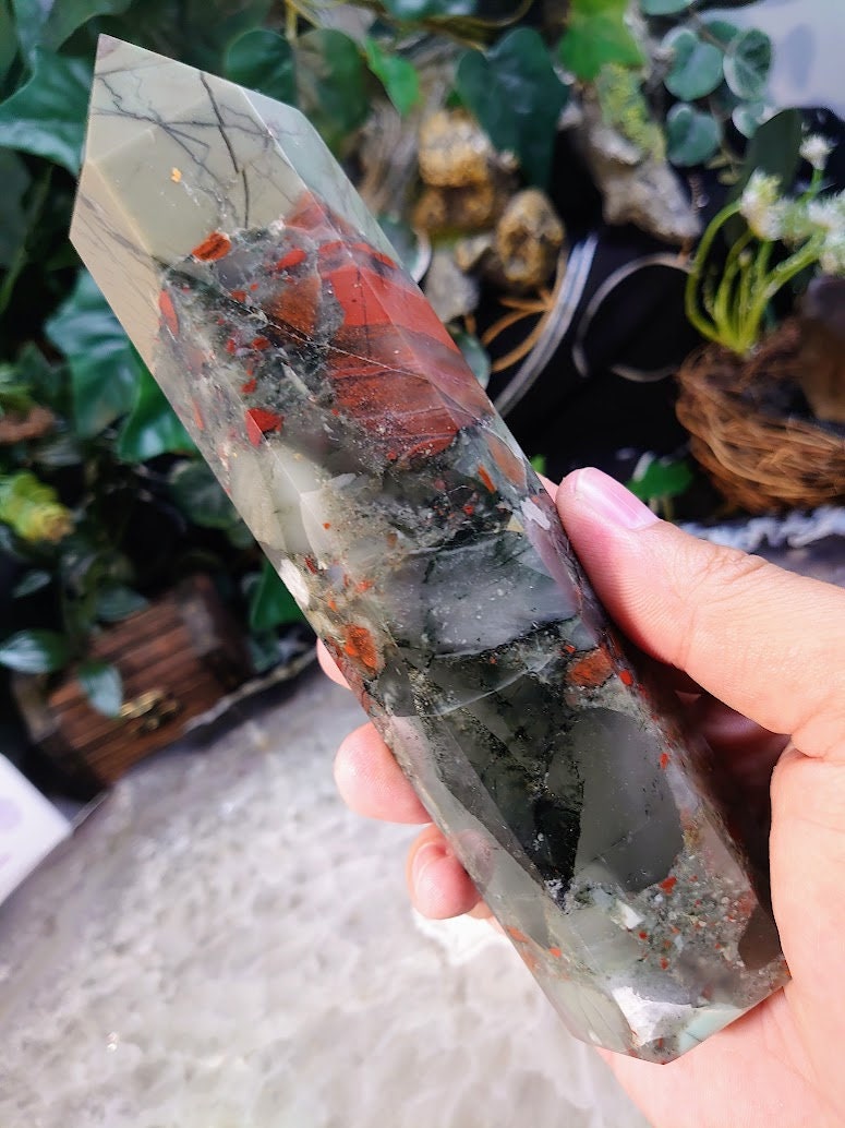 7 1/4" Bloodstone Generator from Swaziland for Home & Altar Decor / Collection / Dragon Slaying