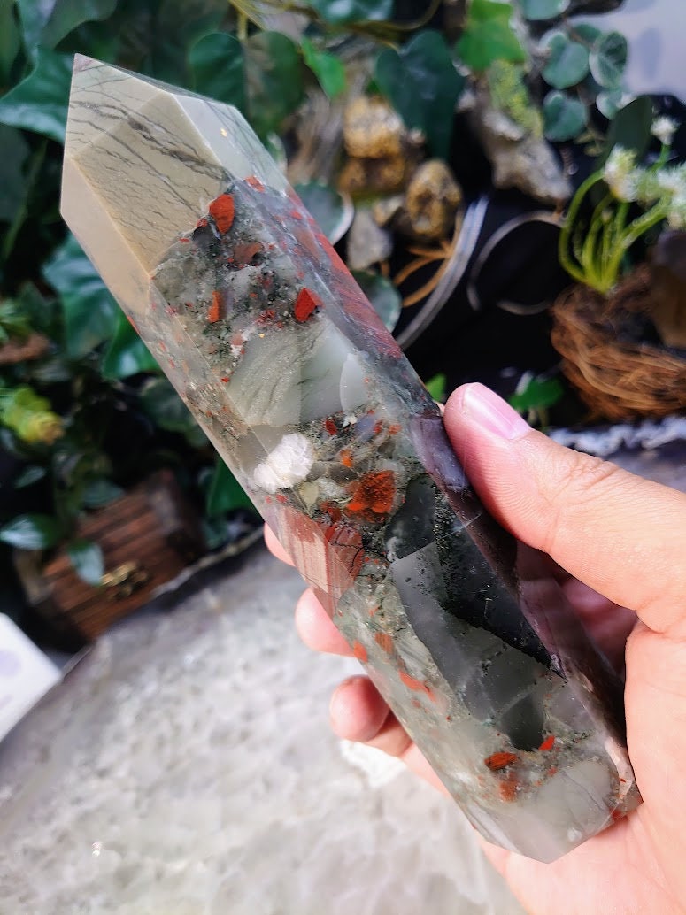 7 1/4" Bloodstone Generator from Swaziland for Home & Altar Decor / Collection / Dragon Slaying