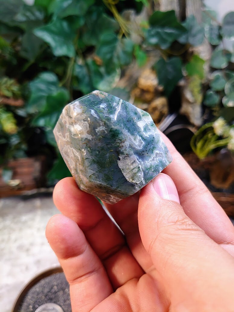 Moss Agate Polished Free Form from Madagascar for Home and Altar Decor / 102.6g / Gifting / Reiki / Collection