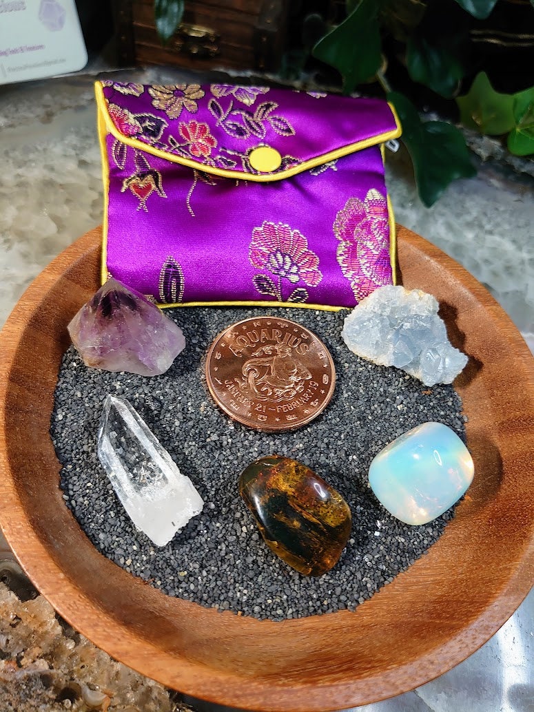 Aquarius Zodiac Crystal Kit with 1oz Copper Coin / Astrology Kit / Medicine Bag / Crystal Set / Crystal Kit