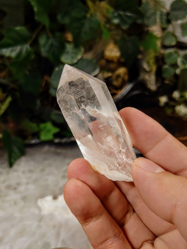 Colombian Natural Clear Quartz Point with Self Healing for Collection / Natural Clear Quartz / 65.5g / Crystal Grids