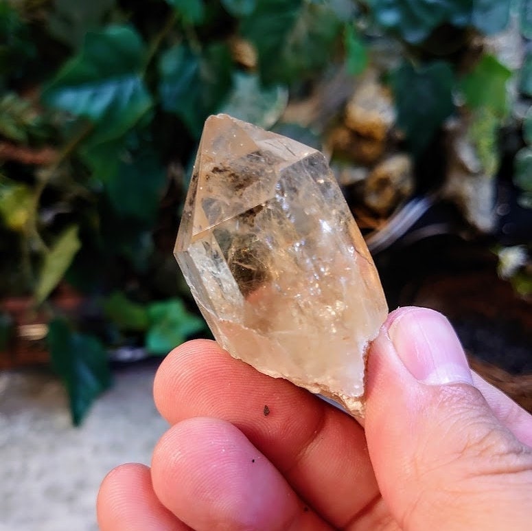 Natural Kundalini Congo Citrine Point for Altar and Home Decor / 47.2g / Energy Work / Crystal Healing / Reiki