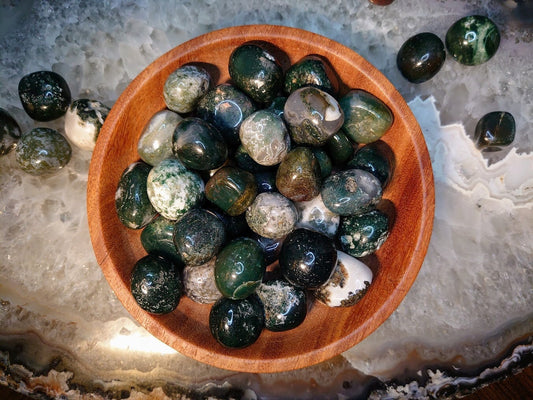 Moss Agate Tumbled Stones from Brazil for Crystal Healing/ Reiki/ Meditation/ Crystal & Mineral Collectors