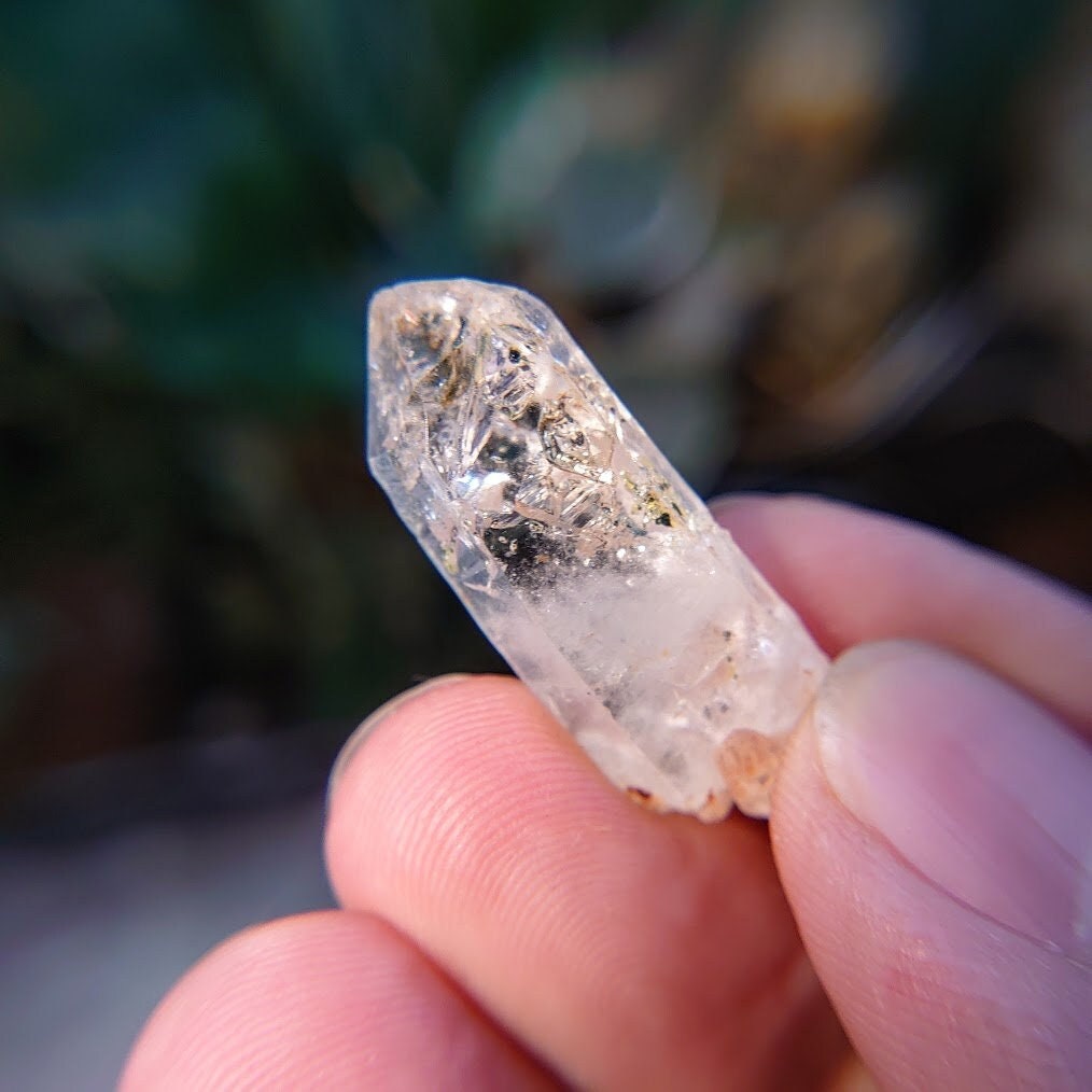 Petroleum "Firefly" Quartz Point from Madirobe, Madagascar for Crystal Healing / 5.11g / Meditation / Collection /