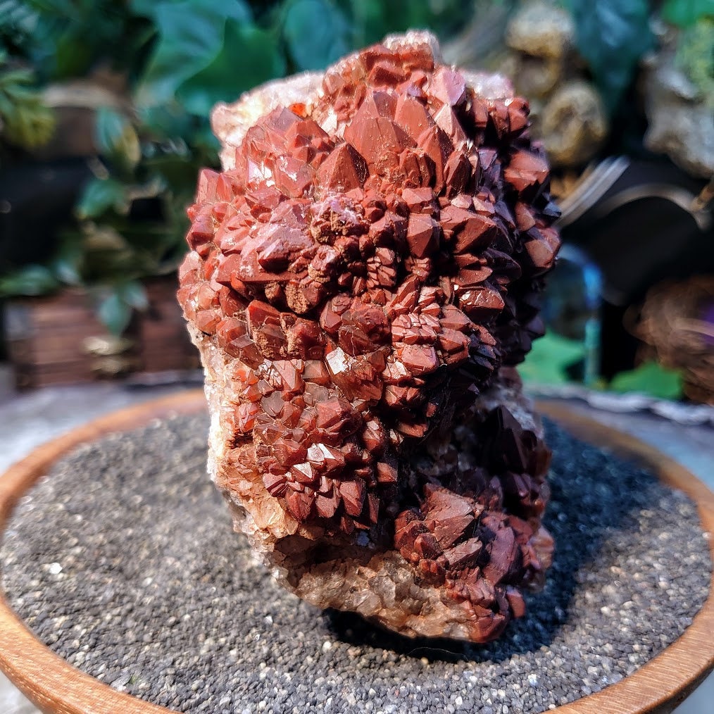 Red Quartz Cluster from Morocco / Hematite Quartz for Crystal Healing / 642g / Meditation / Home & Altar Decor / Small Cabinet Size Class