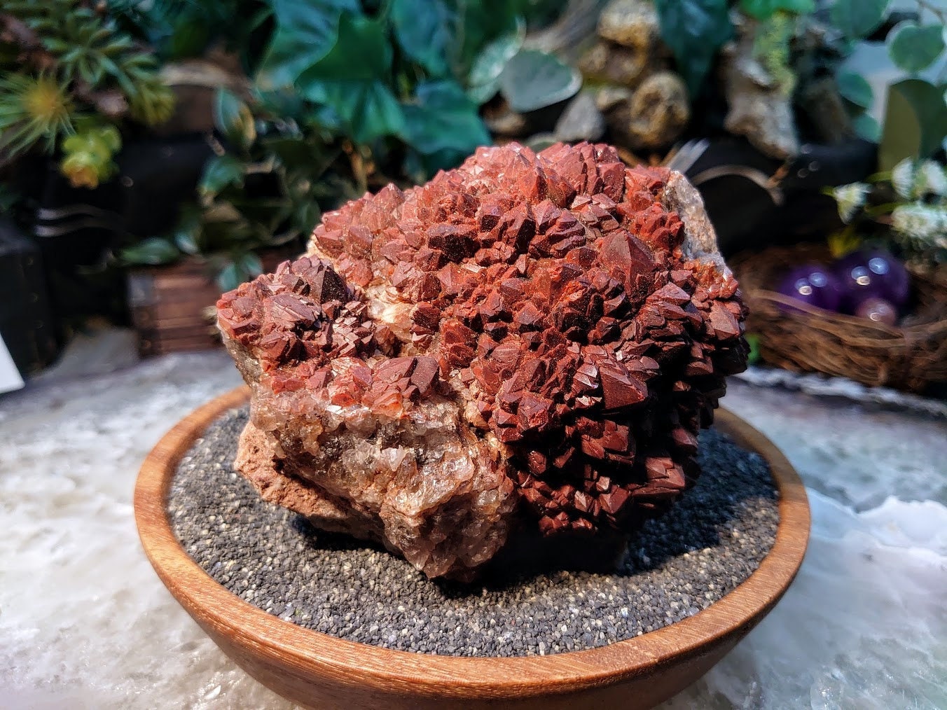 Red Quartz Cluster from Morocco / Hematite Quartz for Crystal Healing / 642g / Meditation / Home & Altar Decor / Small Cabinet Size Class