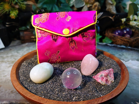 Heart Opening Mojo Bag / Crystal Healing Kit / Medicine Bag / Crystal Set / Meditation Stones