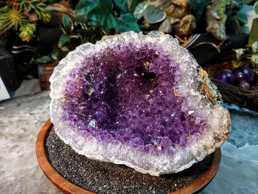 Dark Purple Amethyst Geode from Maharashtra, India for Collection / 1,182g / Gifts / Altar Decor  / Delicious Prism Grapes / Cabinet Size