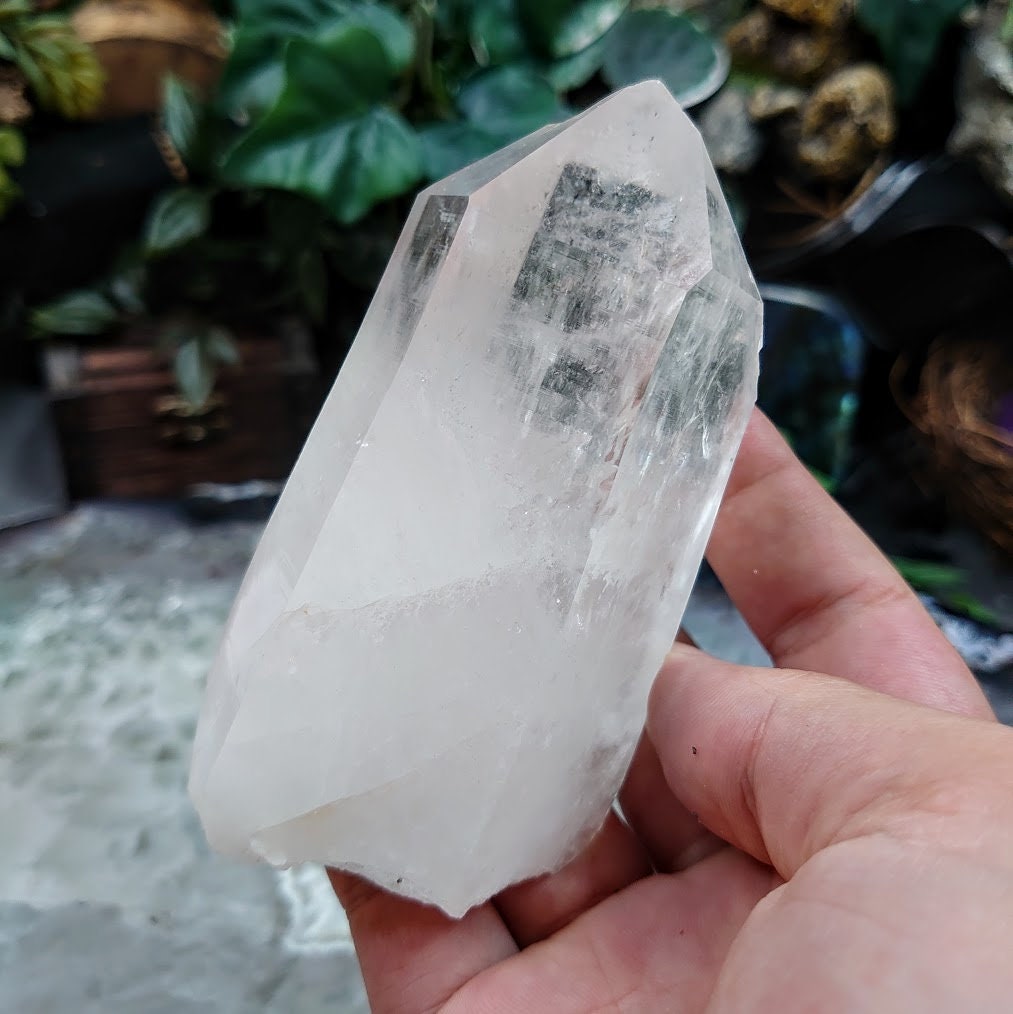 4" Colombian Clear Quartz Point for Crystal Healing / 368g / Natural Clear Quartz / Collection / Meditation / Reiki