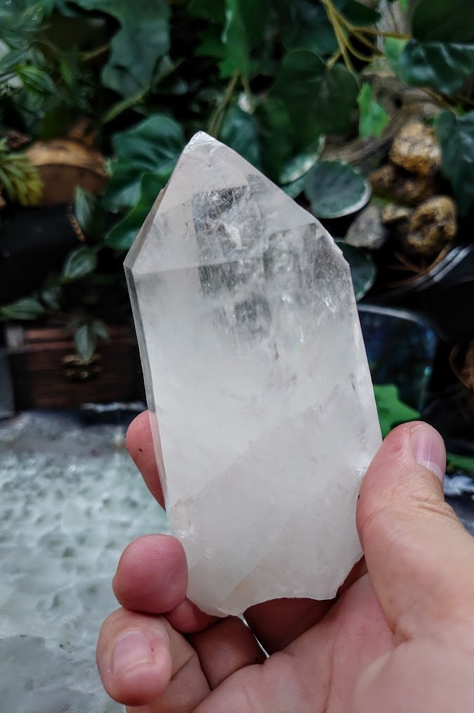 4" Colombian Clear Quartz Point for Crystal Healing / 368g / Natural Clear Quartz / Collection / Meditation / Reiki