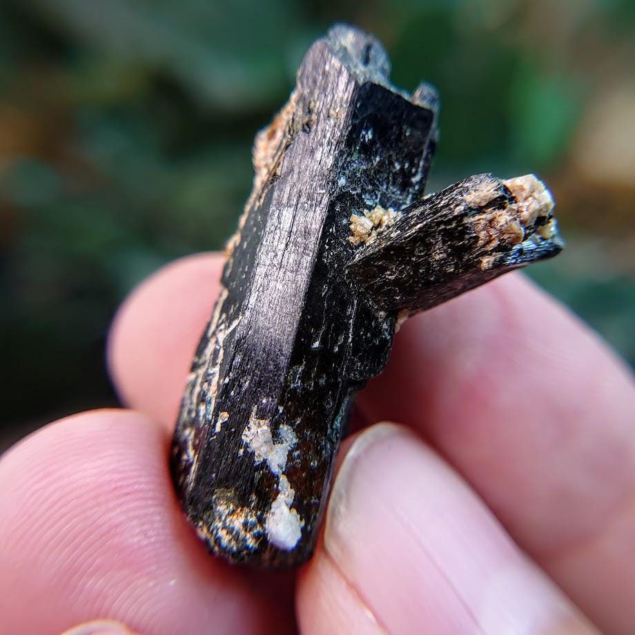 Glossy Black Aegirine Crystal Cluster from Malawi, Africa for Crystal Healing / 10.54g / Home and Altar Decor / Negative Protection