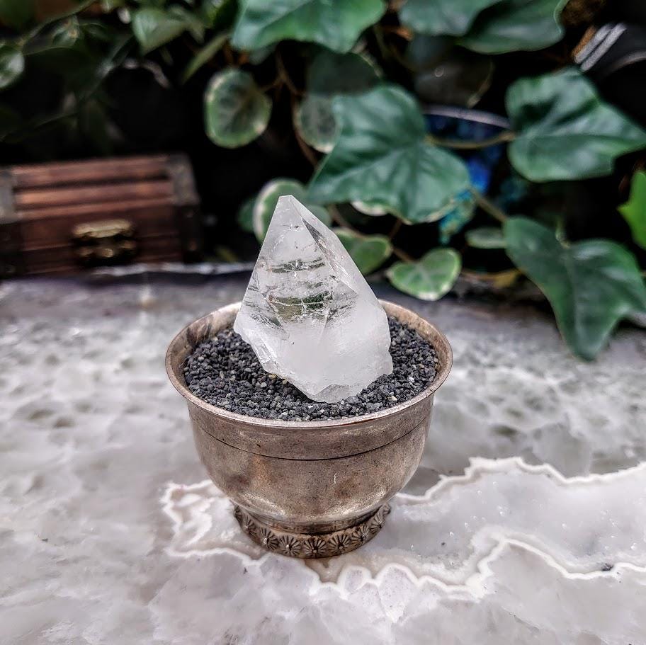 1.75" Clear Apophyllite Point from Maharashtra, India for Home & Altar Decoration / 29.53g / Reiki / Energy Work/ Grid Creation